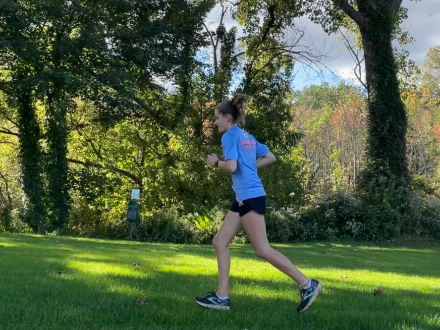 Lexi Barry ’25 in cross country training